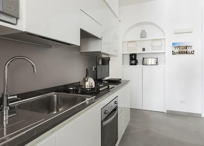 Romac Borghese With 3 Bedrooms Near Via Veneto Рим