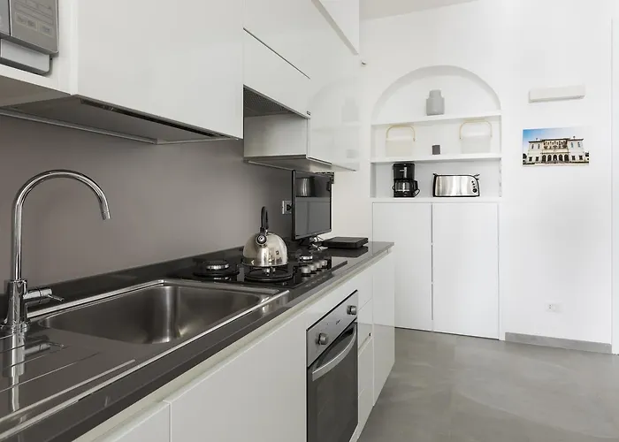 Romac Borghese With 3 Bedrooms Near Via Veneto Рим